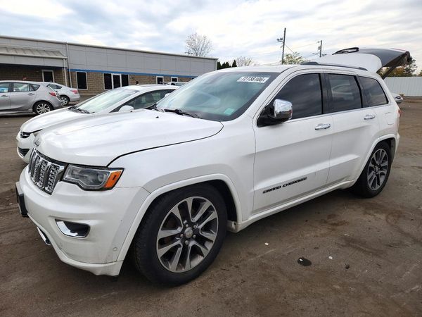 2017 JEEP CHEROKEE Overland — Front 3/4