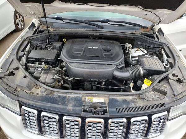 2017 JEEP CHEROKEE Overland — Engine bay