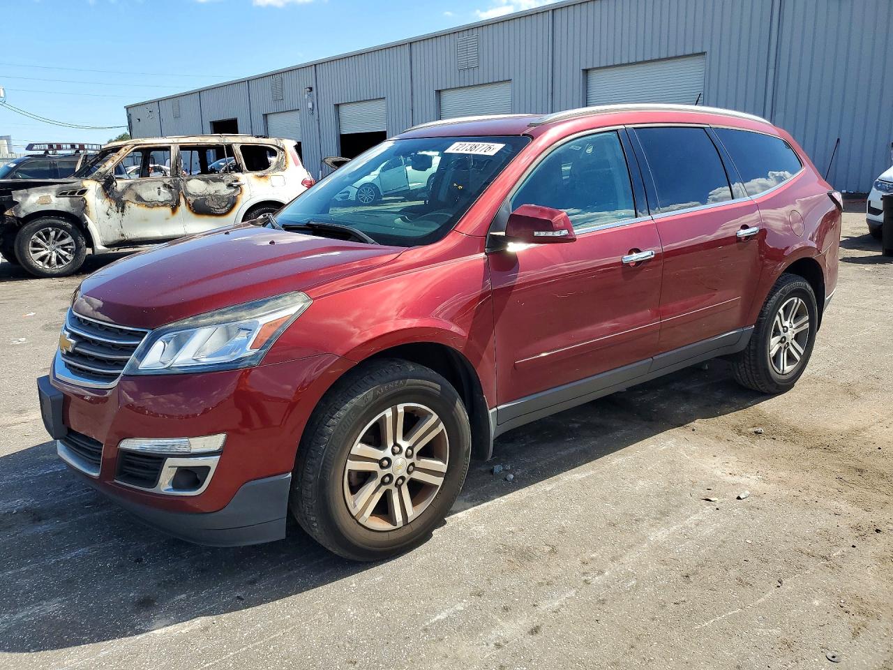 2017 CHEVROLET TRAVERSE 2LT — Front 3/4