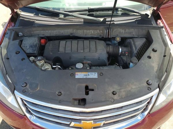 2017 CHEVROLET TRAVERSE 2LT — Engine bay
