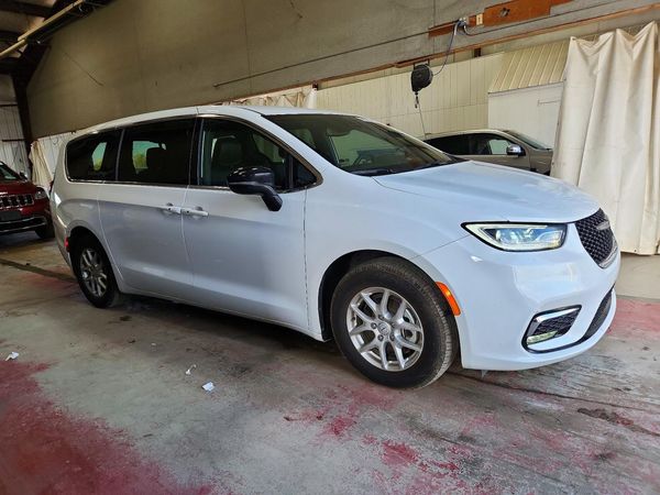 2025 CHRYSLER PACIFICA Select — Passenger 3/4