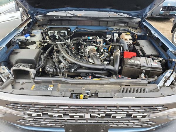 2024 FORD BRONCO Badlands — Engine bay