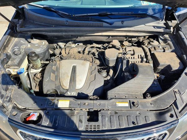 2012 KIA SORENTO TOP (High Grade) — Engine bay