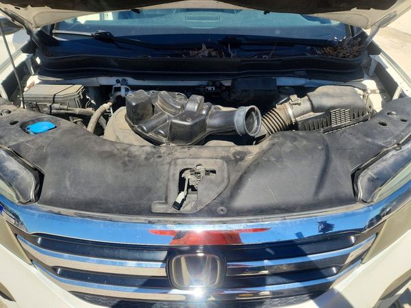 2016 HONDA PILOT TOURING — Engine bay