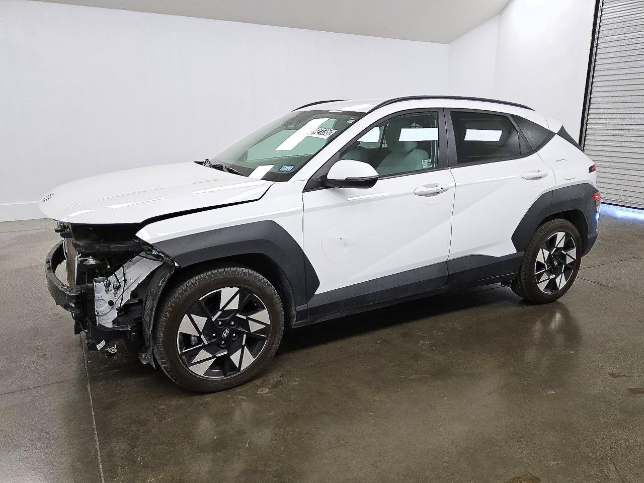 2024 HYUNDAI KONA SE — Front 3/4