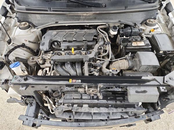 2023 HYUNDAI VENUE SEL, Limited — Engine bay