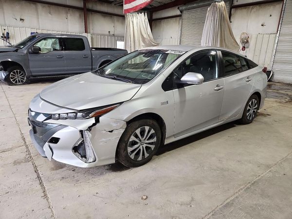 2021 TOYOTA PRIUS — Front 3/4