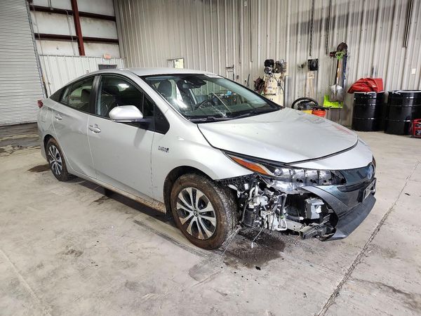 2021 TOYOTA PRIUS — Passenger 3/4