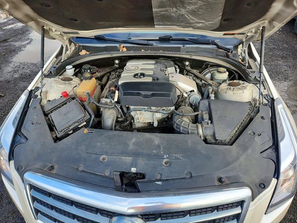 2014 CADILLAC ATS Luxury — Engine bay