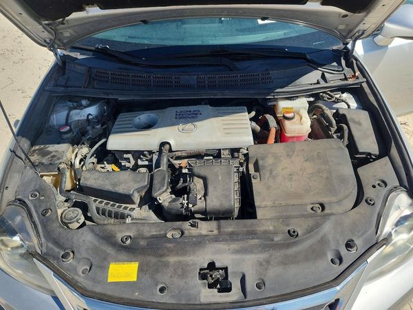 2015 LEXUS CT 200 200h — Engine bay
