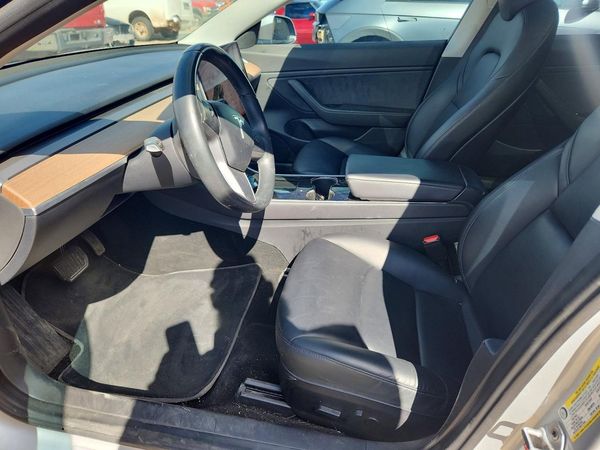 2018 TESLA MODEL 3 — DENT