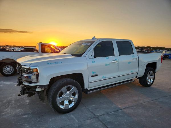 2018 CHEVROLET SILVERADO High Country — Front 3/4