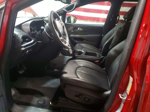 2025 CHRYSLER PACIFICA Select — DENT