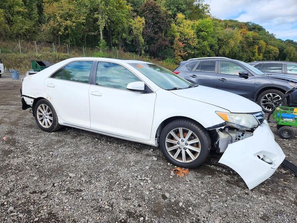 2013 TOYOTA CAMRY — Passenger 3/4