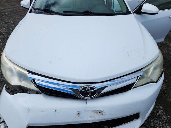 2013 TOYOTA CAMRY — Engine bay