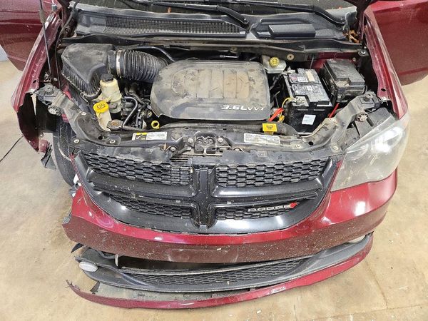 2018 DODGE GRAND CARAVAN SE — Engine bay