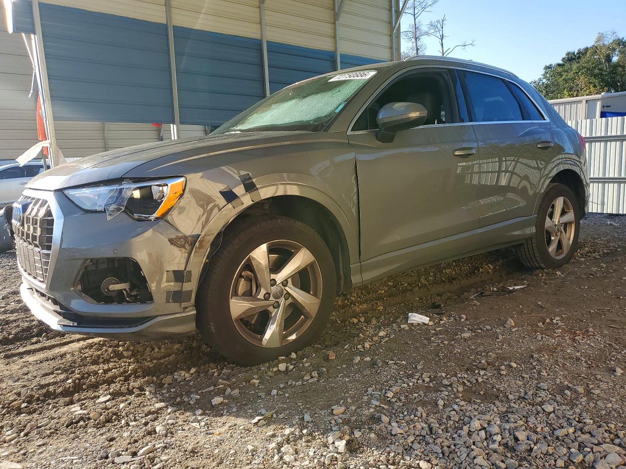 2020 AUDI Q3 quattro Premium — Front 3/4