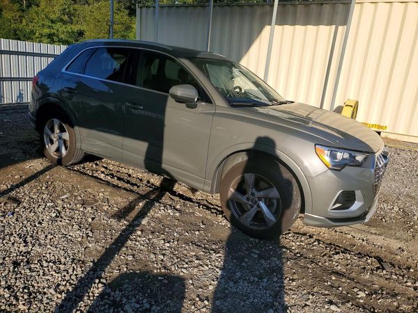 2020 AUDI Q3 quattro Premium — Passenger 3/4