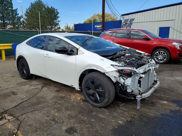2024 TOYOTA PRIUS — Passenger 3/4