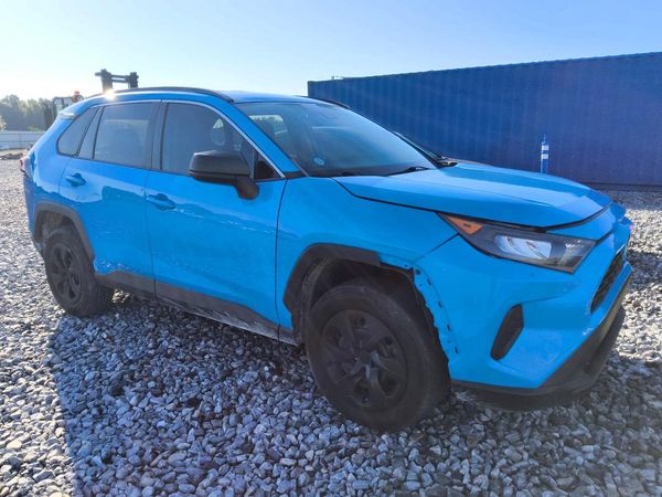 2021 TOYOTA RAV4 LE — Passenger 3/4