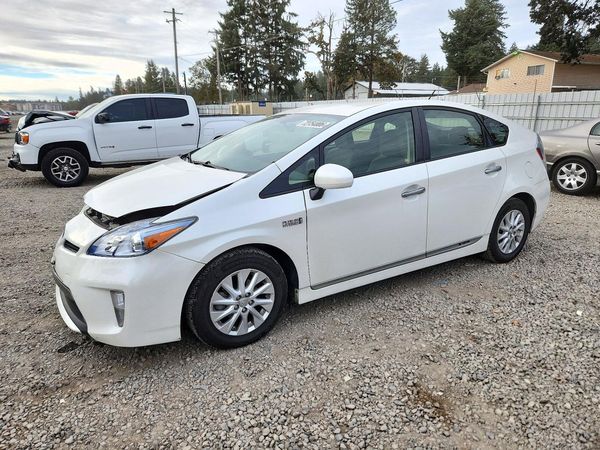 2012 TOYOTA PRIUS — Front 3/4