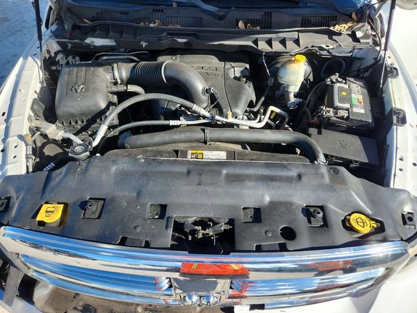 2014 RAM 1500 SLT — Engine bay