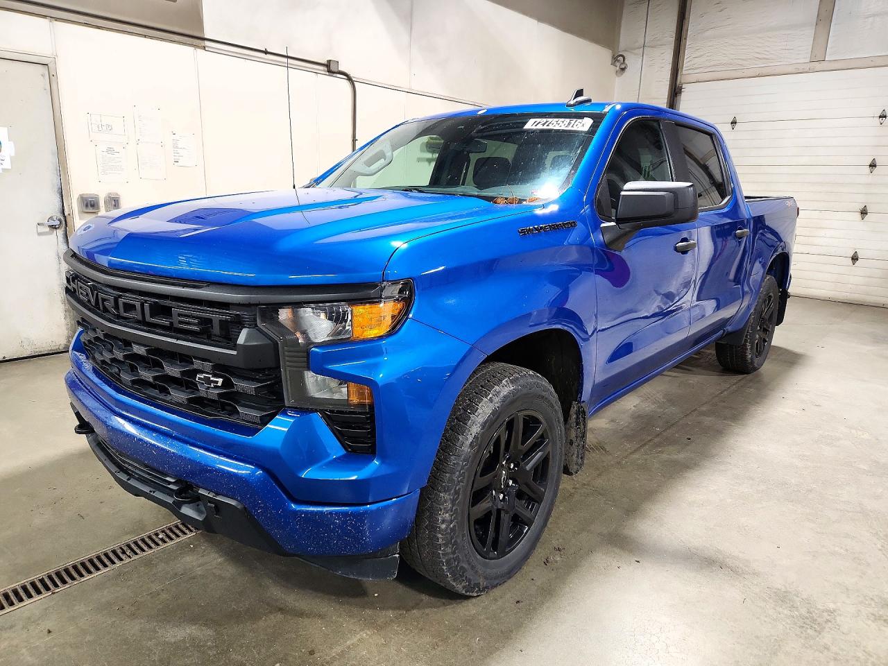 2024 CHEVROLET SILVERADO Custom — Front 3/4