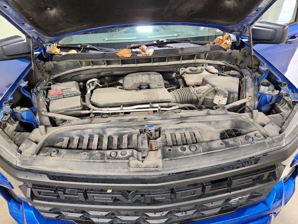 2024 CHEVROLET SILVERADO Custom — Engine bay