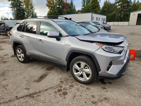 2019 TOYOTA RAV4 — Passenger 3/4