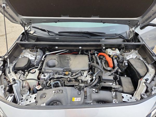 2019 TOYOTA RAV4 — Engine bay