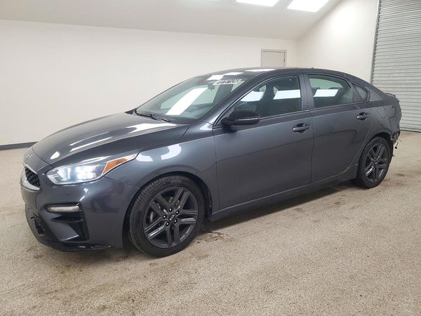 2021 KIA FORTE GT Line — Front 3/4