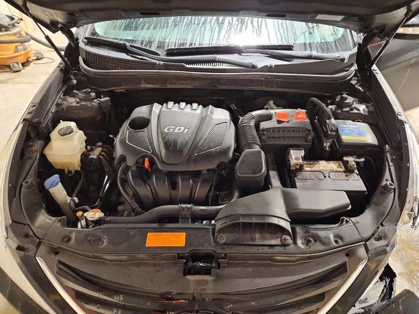 2014 HYUNDAI SONATA GLS/ GLS Popular — Engine bay