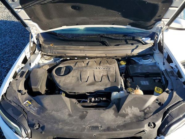 2021 JEEP CHEROKEE Limited — Engine bay