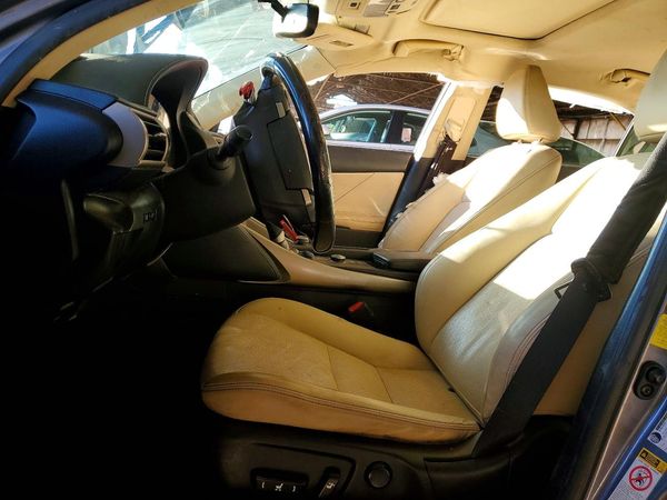 2016 LEXUS IS 200t