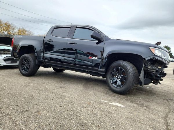 2017 CHEVROLET COLORADO Z71 — Passenger 3/4