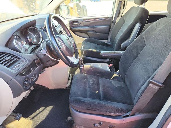 2016 DODGE GRAND CARAVAN SE — DENT