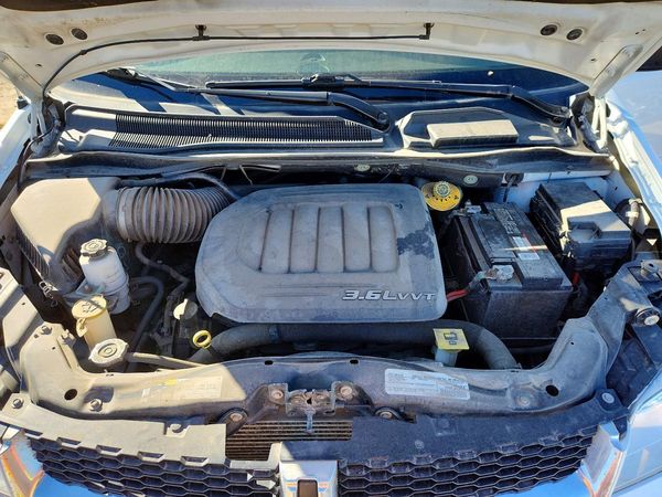 2016 DODGE GRAND CARAVAN SE — Engine bay