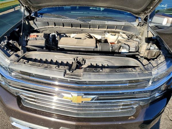 2019 CHEVROLET SILVERADO High Country — Engine bay
