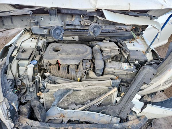 2016 HYUNDAI SONATA — Engine bay