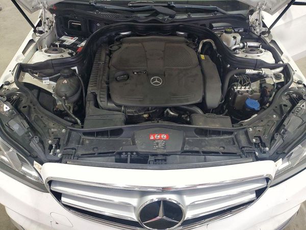 2014 MERCEDES-BENZ E-CLASS E350 — Engine bay