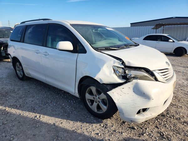 2017 TOYOTA SIENNA LE Mobility/LE — Passenger 3/4