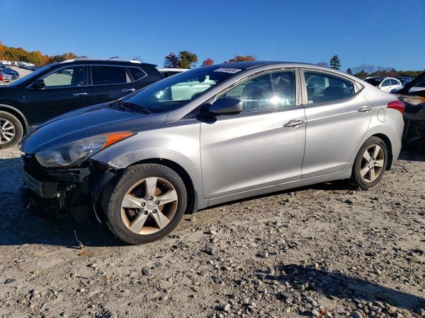 2013 HYUNDAI ELANTRA — Front 3/4