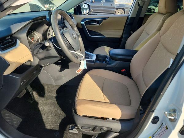 2021 TOYOTA RAV4 XLE — DENT
