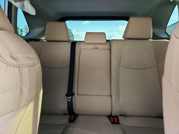 2021 TOYOTA RAV4 XLE — SUVN