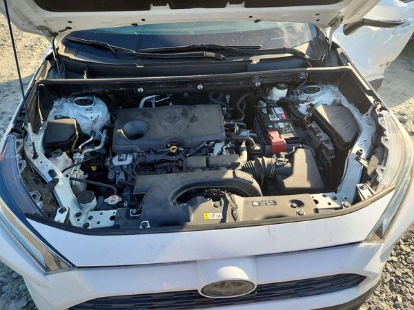2021 TOYOTA RAV4 XLE — Engine bay