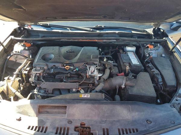 2019 TOYOTA CAMRY XSE — Engine bay