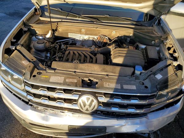 2018 VOLKSWAGEN ATLAS 4Motion SEL Premium — Engine bay