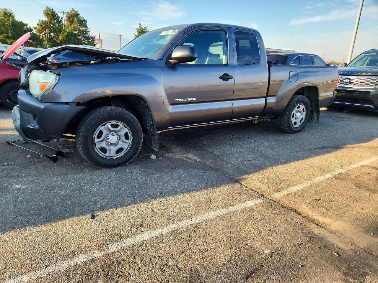 2014 TOYOTA TACOMA Delux Grade — Front 3/4