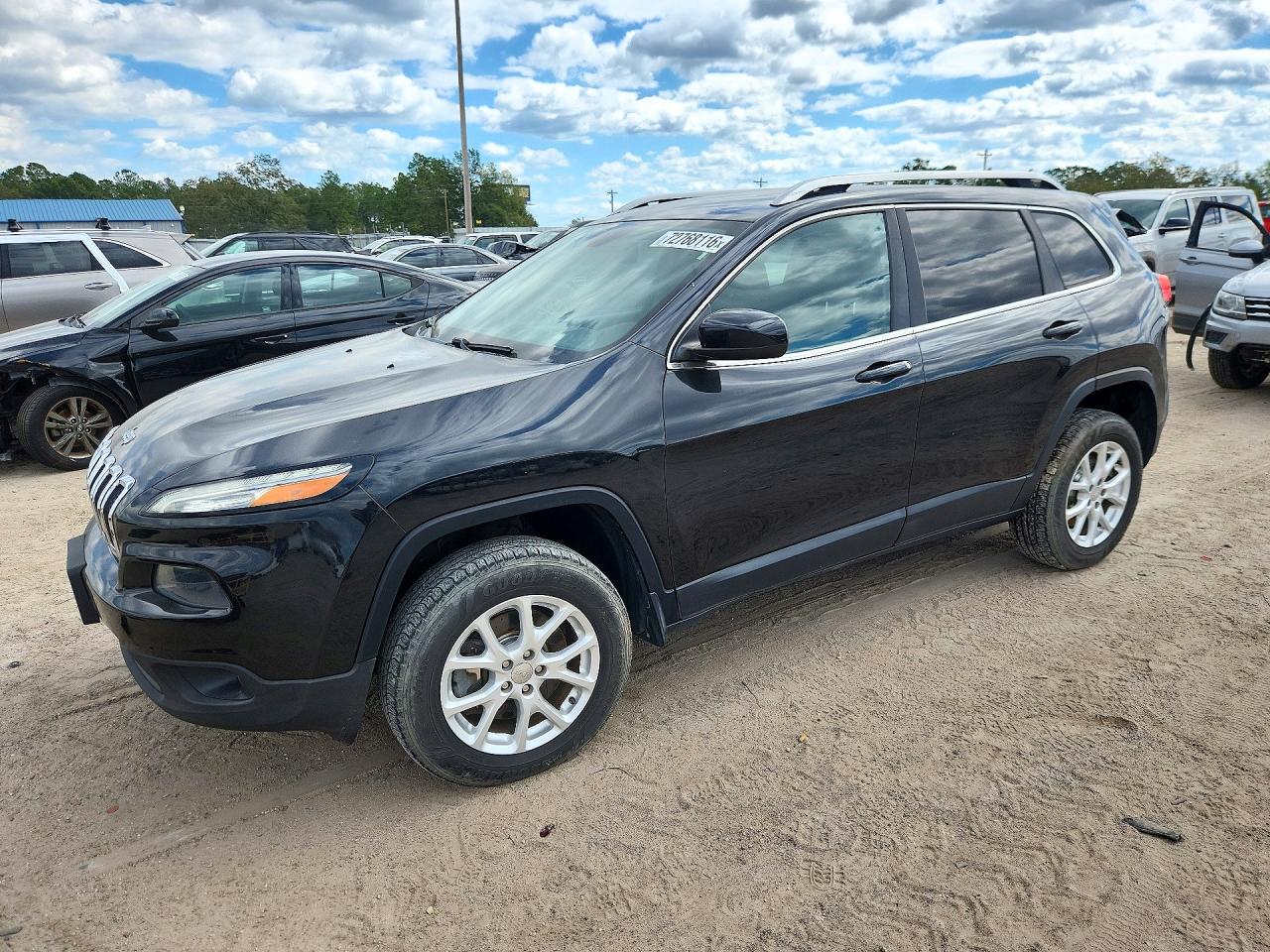 2014 JEEP CHEROKEE Latitude — Front 3/4