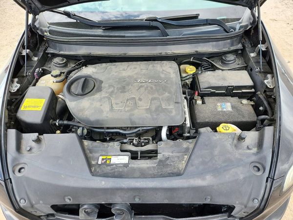 2014 JEEP CHEROKEE Latitude — Engine bay